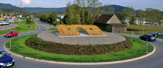 Fallende roemische Mauer Foto Freisverkehr